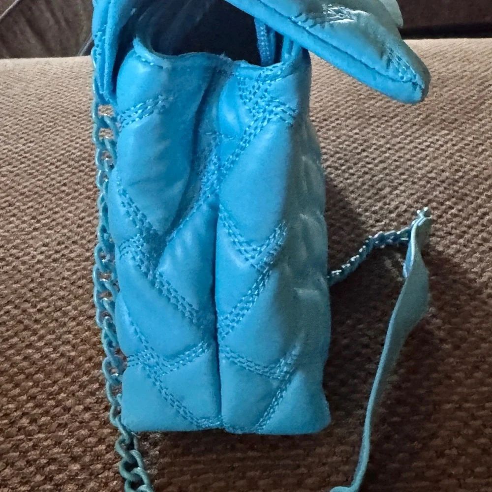 Elegant Blue Quilted Women's Bag - Picture 2 of 5